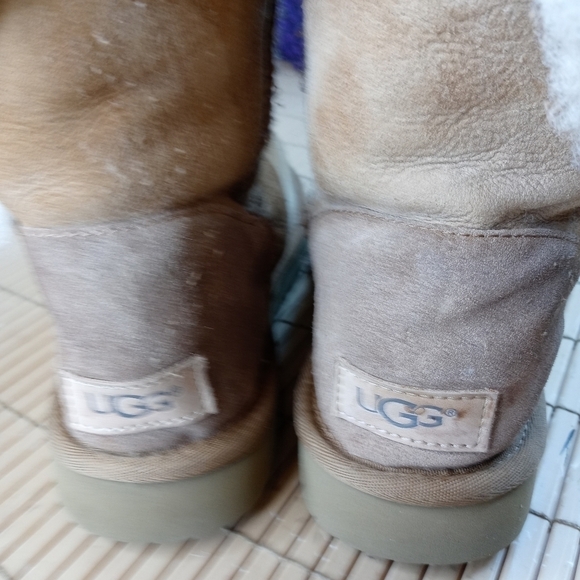 UGG Bailey Button Chestnut Brown Suede Sheepskin Lined Boots Women's 6 1016226. - Picture 7 of 10